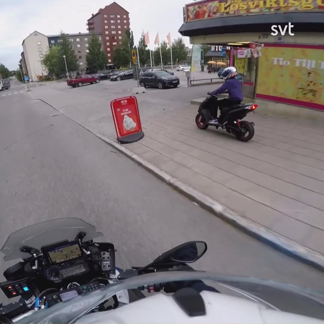 Se polisens livsfarliga mopedjakten i villaområdet i Piteå